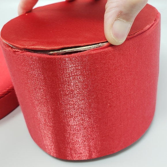 Oval-Shaped Red Storage Box - Picture 9 of 15